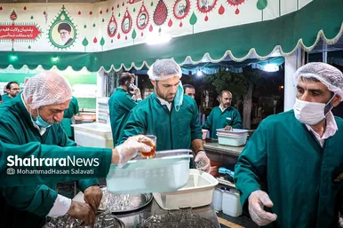 عرض ارادت قهرمانان ورزش ایران در حرم مطهر رضوی