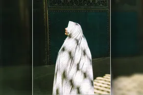 گوشه صحن گوهرشاد گل&zwnj;باران بود