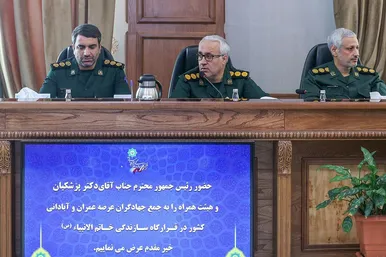 عکس‌هایی از حضور رئیس‌جمهور در قرارگاه سازندگی خاتم‌الانبیا(ص)