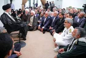 رهبر معظم انقلاب: یاد شهدا، حرکت آفرین و حیات&zwnj;بخش است
