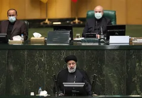 رئیسی: رشد اقتصادی ۸ درصدی در بودجه ۱۴۰۱ | استقراض از بانک مرکزی خط قرمز دولت است