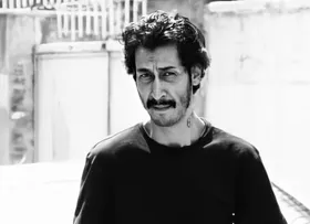 بهرام افشاری در &laquo;ته آسفالت&raquo; | طنز سیاهی که پس از ۱۰ سال مجوز نمایش گرفت