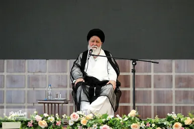 مراسم بدرقه کاروان دانش‌آموزی به راهپیمایی اربعین