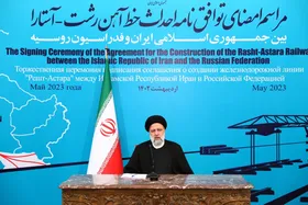امضای سند احداث خط ریلی رشت-آستارا| رئیسی: مذاکرات اولیه این توافق، به حدود ۲۰ سال پیش بر می&zwnj;گردد+ فیلم