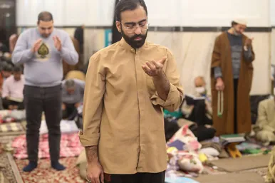 آیین معنوی اعتکاف در حرم امام رضا (ع)