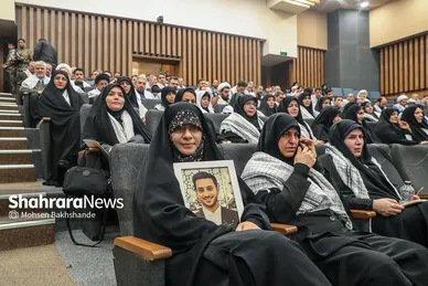 گزارش تصویری | بدرقه پیکر شهید گمنام دفاع مقدس در همایش سالیانه بسیجیان در مشهد