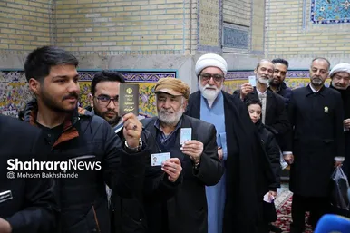 حضور مسئولان استان خراسان‌رضوی پای صندوق‌های رای