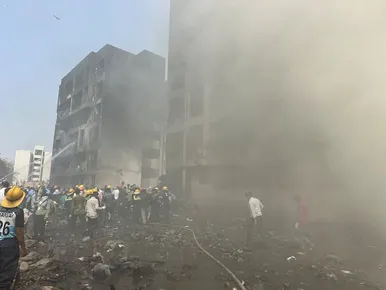 عکس‌هایی از سقوط هواپیما در هند با ۲۴۲ مسافر