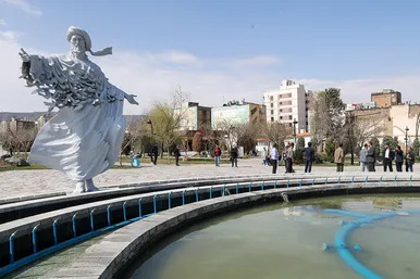 آیین رونمایی از المان «مرغ باغ ملکوت»