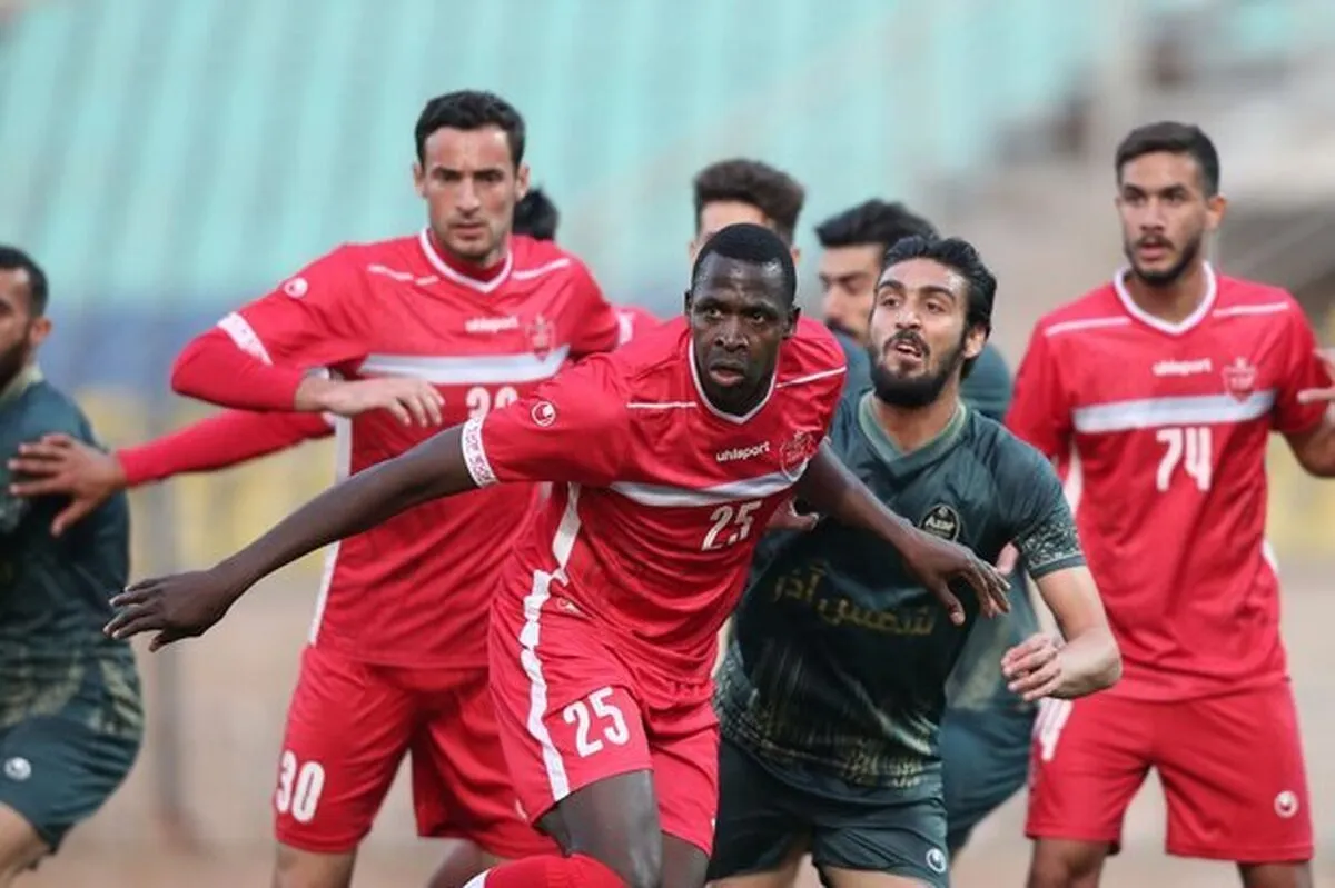 یک پرسپولیسی ۲ بازیکن را قرمزپوش کرد