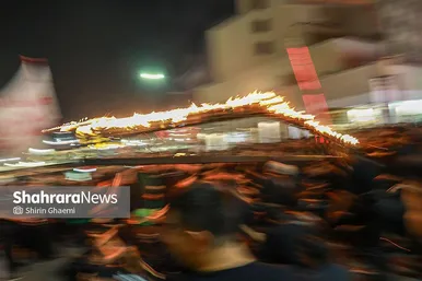 گزارش تصویری | آیین مشعل گردانی نجفی های مقیم مشهد در شب عاشورا