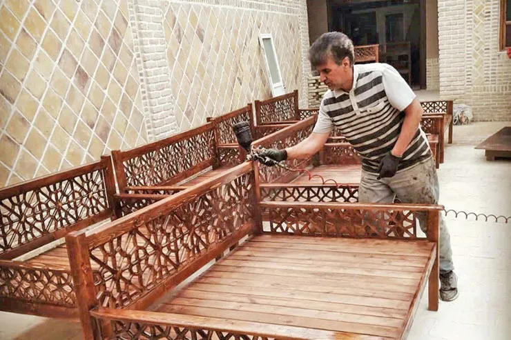 وقتی خلاقیت نجار محله آبکوه گل کرد، به تولید دست‌سازه‌های چوبی پرداخت