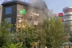 آتش سوزی در یک نمایشگاه مبل در تهران + فیلم