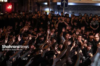 عکس‌هایی از مراسم علم کشیِ مهاجران افغانستانی در گلشهر مشهد