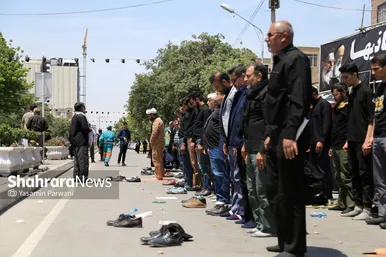 حضور مهاجران افغانستان در مراسم خاکسپاری رئیس‌جمهور شهید در مشهد