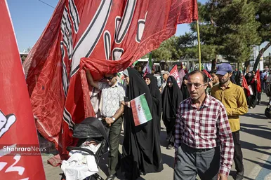 گزارش تصویری | تشکیل بزرگترین زنجیره انسانی جان فدا توسط مردم و دانشجویان مشهدی در دانشگاه فردوسی