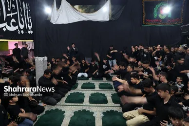 عکس‌هایی از مراسم علم کشیِ مهاجران افغانستانی در گلشهر مشهد