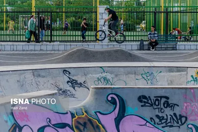 گزارش تصویری | ورزش‌های خیابانی؛ دوچرخه سواری BMX در جنوب تهران