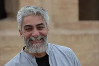 حمید کیانیان، تئاتردرمانی و «مهمانی خانه ما»