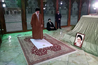 گزارش تصویری | حضور رهبر معظم انقلاب در مرقد مطهر بنیان‌گذار کبیر جمهوری اسلامی ایران و مزار شهدای نظام و دفاع مقدس (۱۱ بهمن ۱۴۰۳)
