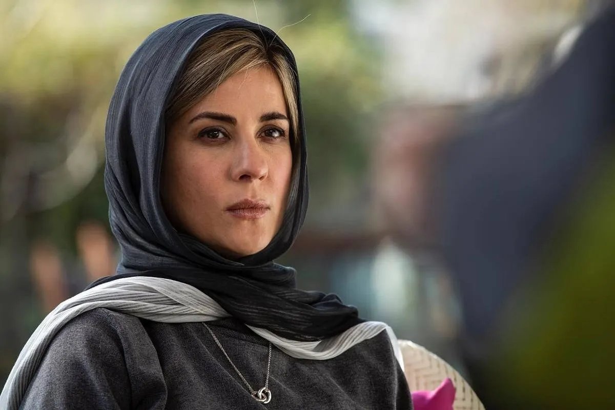 سارا بهرامی در حین اجرای نمایش مجروح شد + عکس
