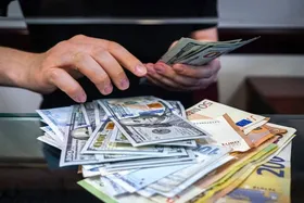 دلار ریزش کرد (۵ بهمن&zwnj;ماه ۱۴۰۱)