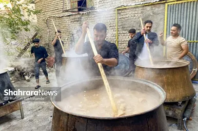 توزیع شله نذری همزمان با شهادت امام حسن عسکری(ع) در مشهد