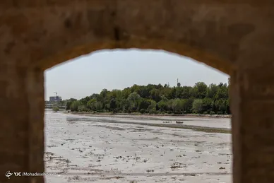 جاری شدن آب در زاینده رود
