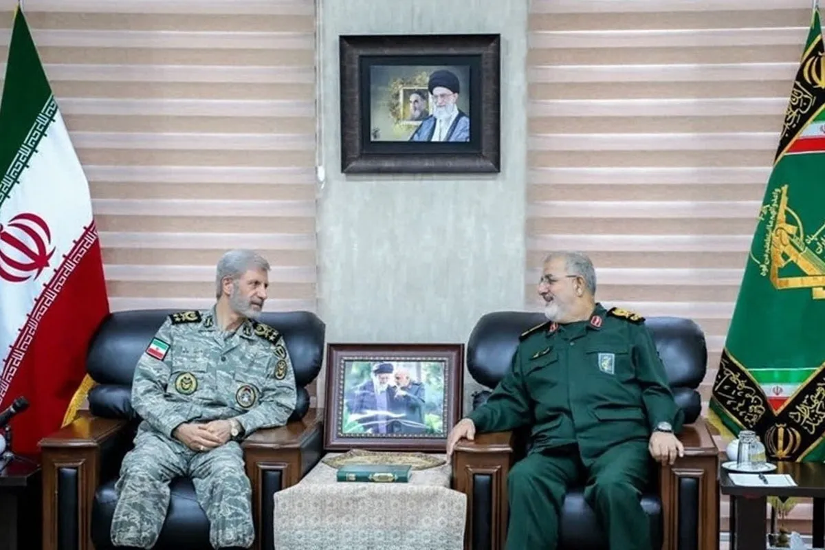 تأکید سرلشکر پاکپور بر آمادگی رزمندگان سپاه برای تکرار ضربه به دشمن در دیدار فرمانده کل ارتش