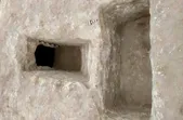 مقبره‌‌ای باستانی زیر یک اردوگاه نظامی کشف شد