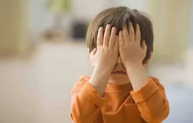 با کودکان خجالتی یا کمرو چگونه رفتار کنیم؟