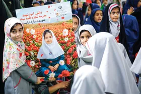 هم&zwnj;کلاسی&zwnj;های آسمانی کلاس اولی&zwnj;های مشهدی در جشن مهر