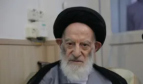 آیت الله شبیری زنجانی بر پیکیر مرحوم آیت الله صانعی نماز می&zwnj;خواند