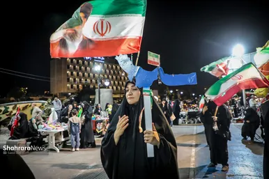 گزارش تصویری | وداع با پیکر سردار شهید حسین ظریفی در دویست‌ودهمین شب اجتماع مشهدی‌ها