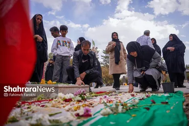 گزارش تصویری | آیین سنتی «چراغ برات» در بهشت‌رضا(ع) مشهد (بهمن ۱۴۰۴)
