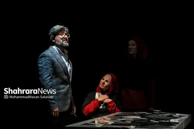 گزارش تصویری | نمایش «مردی مقابل فرزندانش»
