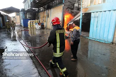 آتش سوزی گسترده در کارخانه یخچال سازی