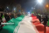 رونمایی از بزرگترین پرچم ایران در مشهد همزمان با روز جمهوری اسلامی + فیلم