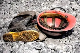 سقوط یک سنگ، علت فوت کارگر معدن فلورین بجستان | قطعی برق، شاید مقصر حادثه (۲۰ فروردین ۱۴۰۴)