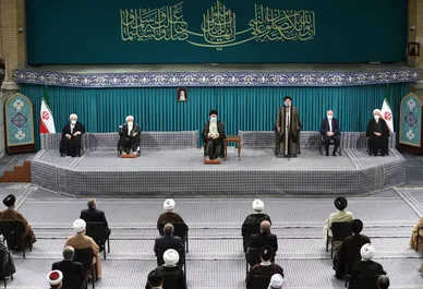دیدار جمعی از مسئولان نظام و مهمانان شرکت کننده در کنفرانس وحدت اسلامی با رهبر معظم انقلاب