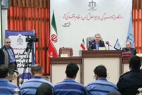 مفسدان دانه&zwnj;درشت پای میز محاکمه