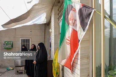 گزارش تصویری | بانوان مشهدی برای مردم حاضر در خیابان ها غذای نذری می پزند