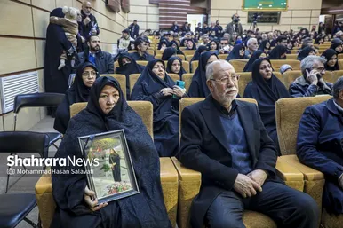 گزارش تصویری | گرامیداشت شهدای اغتشاشات دی‌ماه کشور، در حرم امام‌رضا(ع)