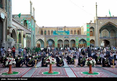 آیین تعویض پرچم گنبد حرم حضرت معصومه(س) و امام رضا (ع) به مناسبت آغاز دهه کرامت