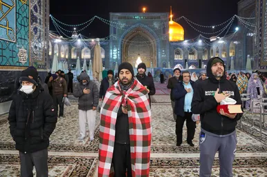 آیین معنوی اعتکاف در حرم امام رضا (ع)