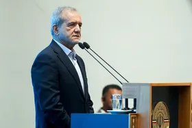 رئیس&zwnj;جمهور در آیین تجلیل از معلمان نمونه کشور شرکت کرد (۱۴ اردیبهشت ۱۴۰۴)