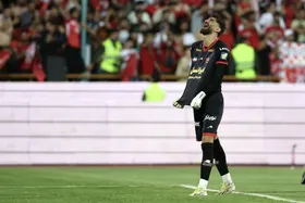 معاون حقوقی سابق پرسپولیس: الحاقیه قرارداد را نوشتیم تا بیرانوند گچ دستش را باز کند!