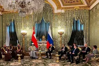 پوتین با سلطان عمان دیدار کرد | نشست سران روسیه و کشور‌های عربی برگزار می‌شود + فیلم