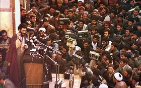 ماجرای خطبه&zwnj;خوانی تاریخی آیت&zwnj;الله خامنه&zwnj;ای در شب عاشورای ۱۳۵۷ در حرم امام&zwnj; رضا (ع)