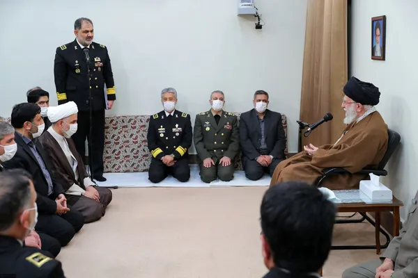 دیدار فرماندهان نیروی دریایی ارتش با مقام معظم رهبری | حضرت آیت‌الله خامنه‌ای: نیروی دریایی ارتش؛ ظرفیت بزرگ نظام و کشور است